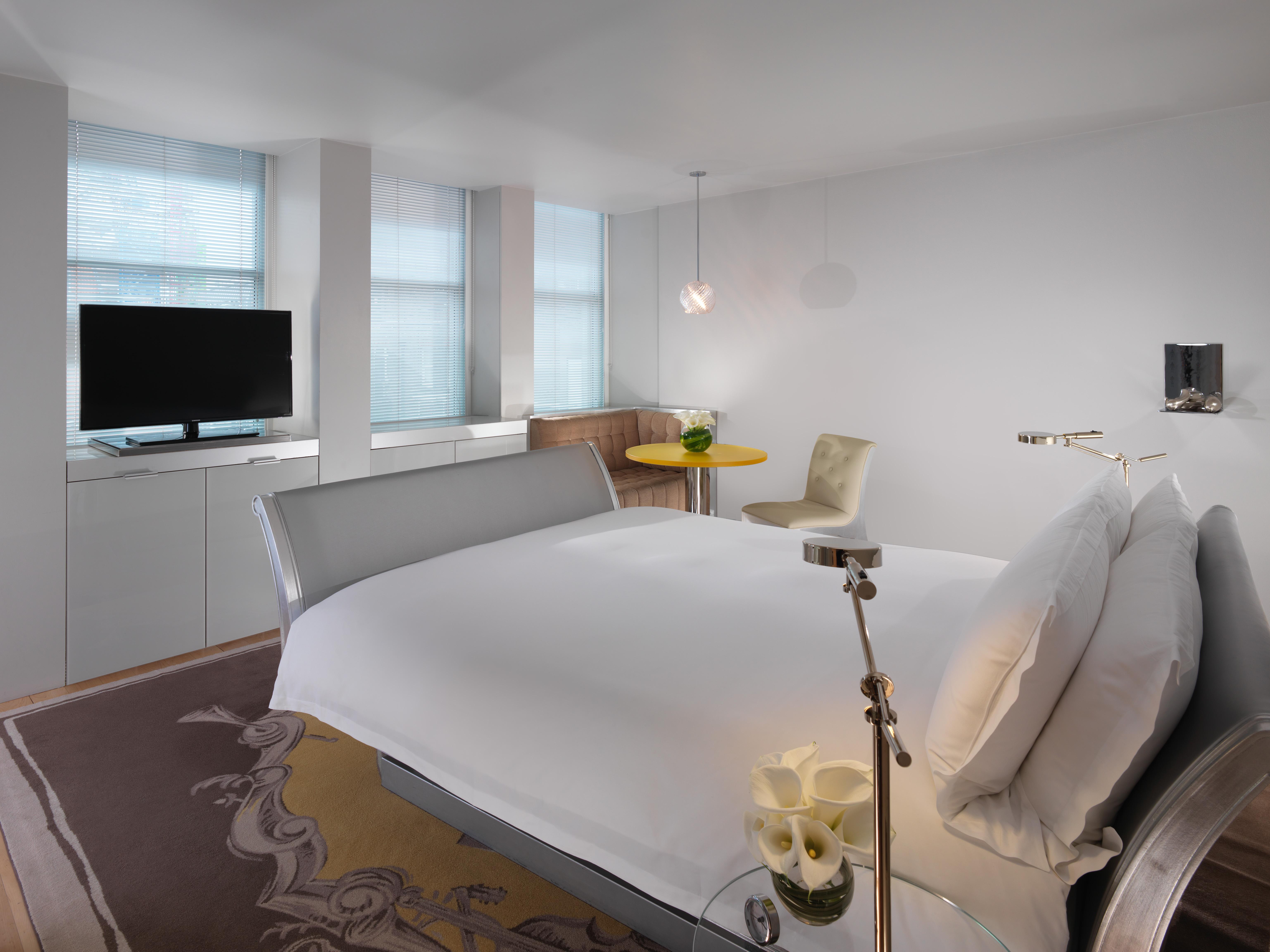 โรงแรมแซนเดอร์สัน ลอนดอน ภายนอก รูปภาพ A room at the hotel