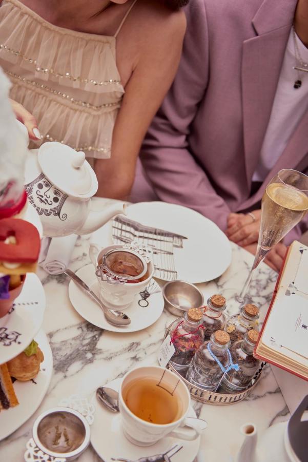 โรงแรมแซนเดอร์สัน ลอนดอน ภายนอก รูปภาพ Hot chocolate at the Café de Paris
