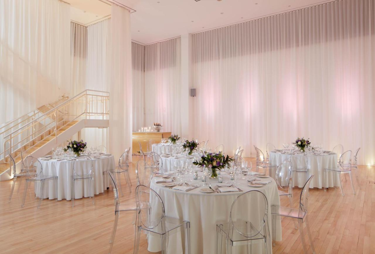 โรงแรมแซนเดอร์สัน ลอนดอน ภายนอก รูปภาพ The interior of the ballroom