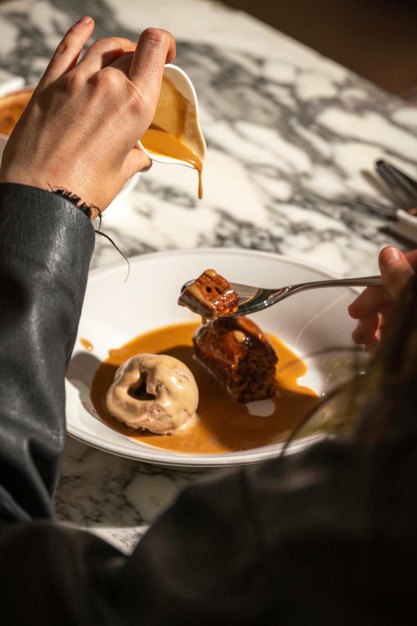 โรงแรมแซนเดอร์สัน ลอนดอน ภายนอก รูปภาพ A dish of foie gras and ice cream