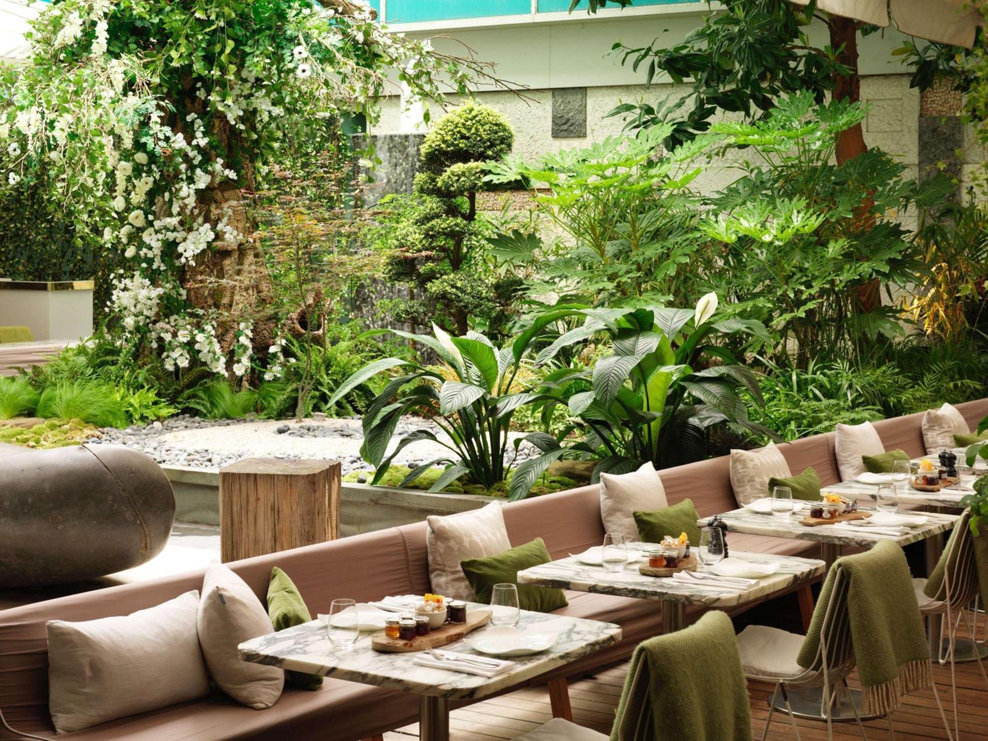 โรงแรมแซนเดอร์สัน ลอนดอน ภายนอก รูปภาพ The Garden Grill